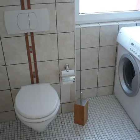 Hébergement de vacances Reetgedecktes Ferienhaus _ _haus D *