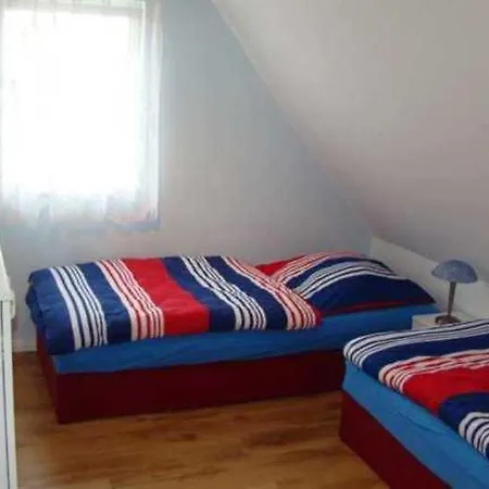 Reetgedecktes Ferienhaus _ _haus D Dom wakacyjny